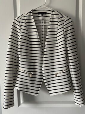 Dynamite Black & White Striped Open-Front Blazer
